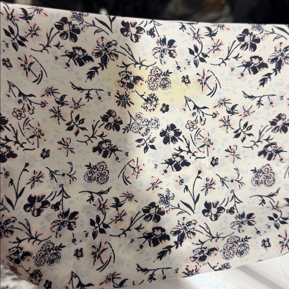 Banana Republic Dillon Floral Button Up ✨ - Picture 9 of 9